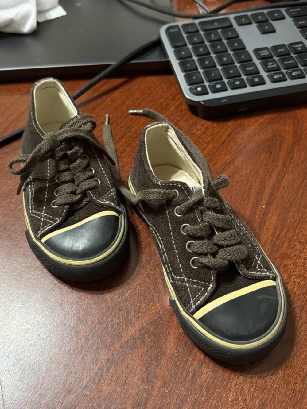 Circo Toddler Brown Low Top Suede Sneakers - Size 8